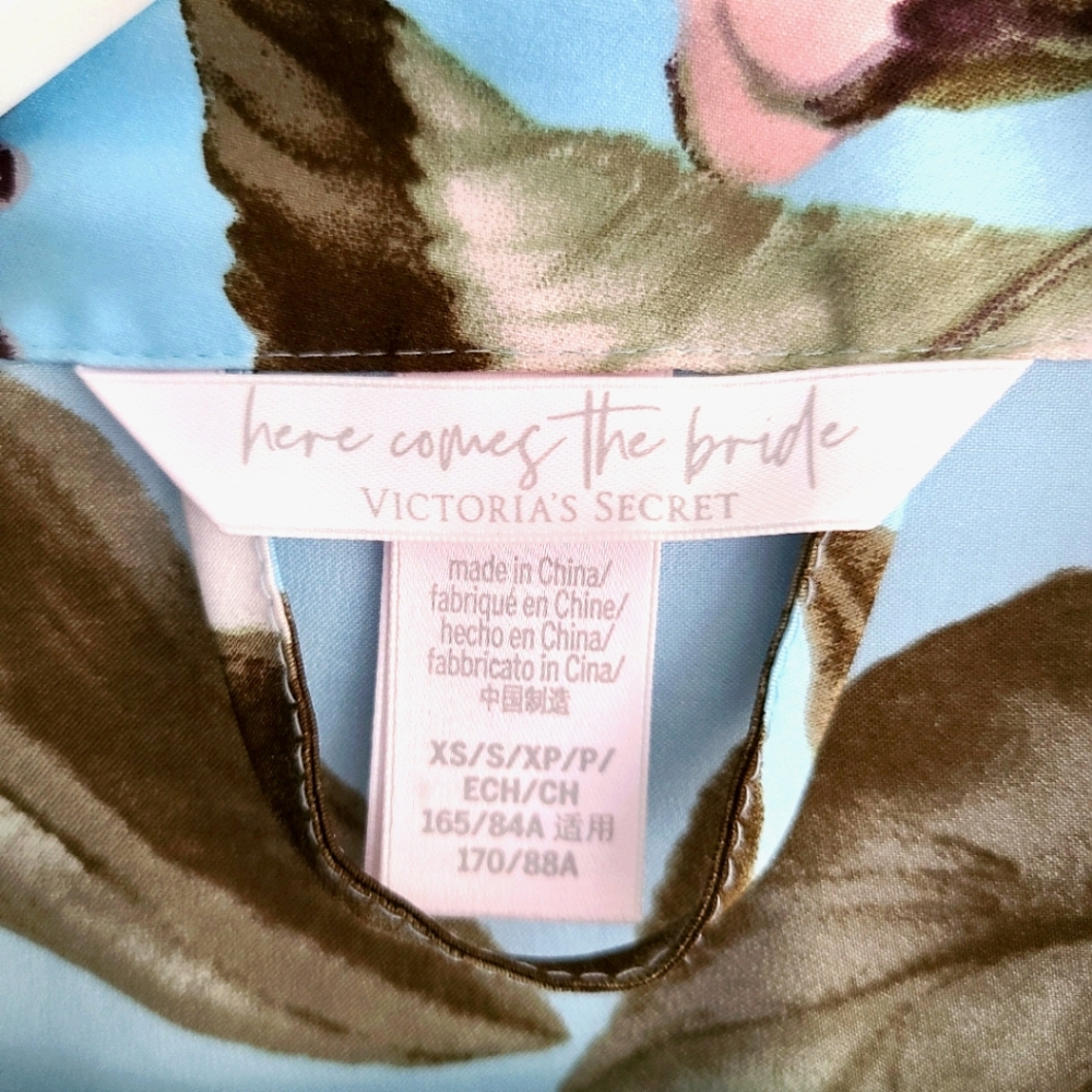 Victoria's Secret Botanical Robe - Picture 4 of 4